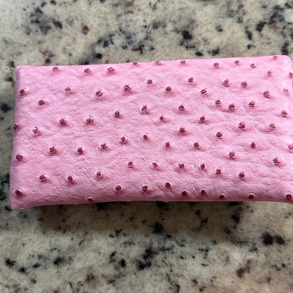 Makeup Junkie Pink Ostrich Sunnies case - Picture 2 of 4